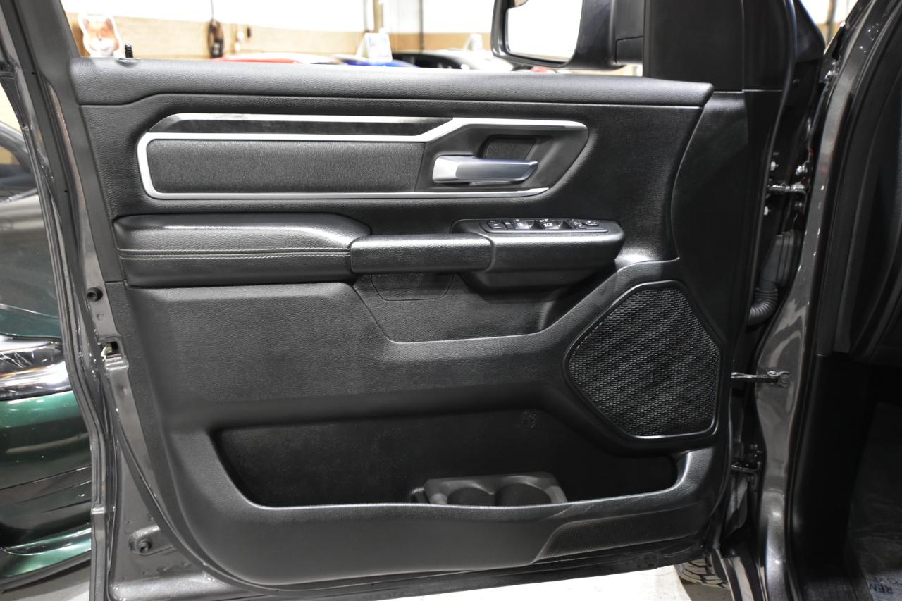 RAM 1500 Big Horn 4x4 Crew Cab 5'7" Box 2020