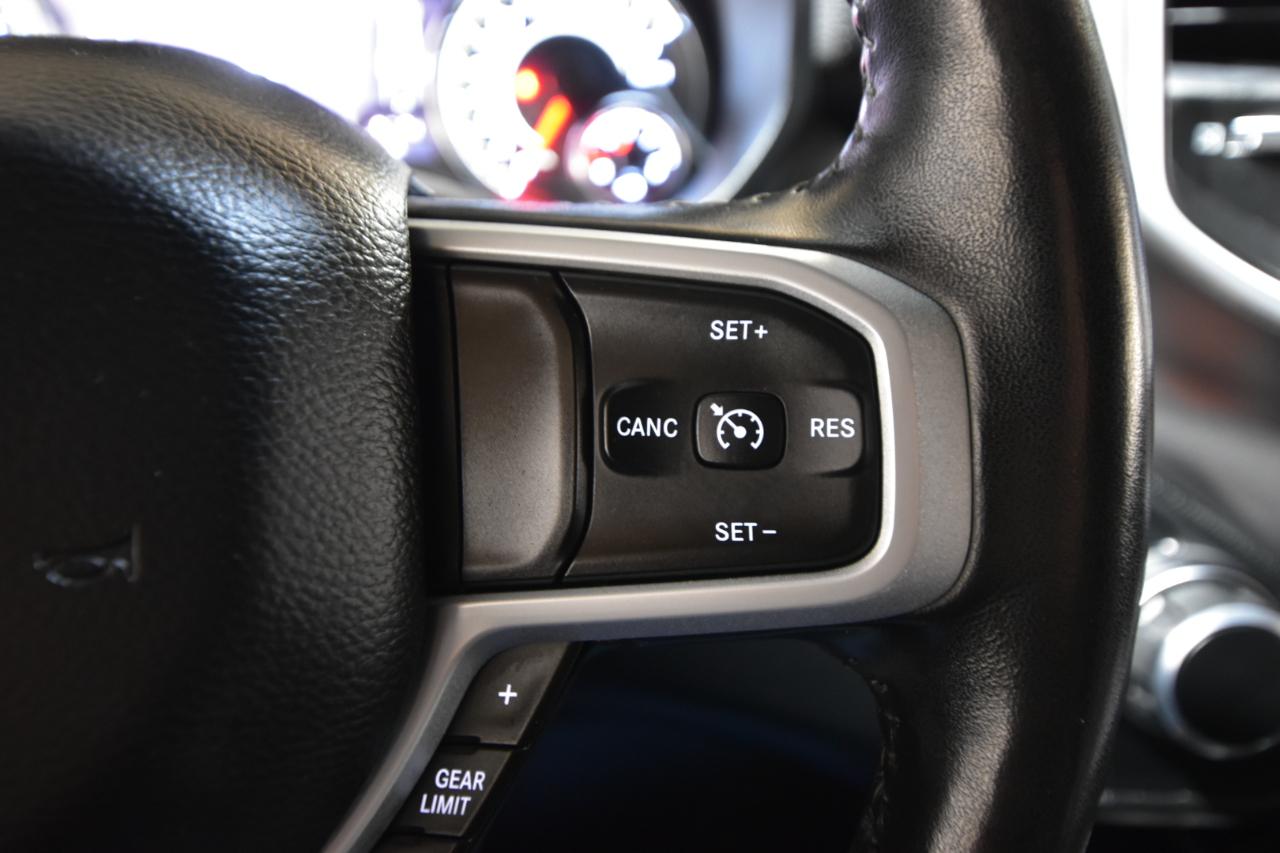 RAM 1500 Big Horn 4x4 Crew Cab 5'7" Box 2020