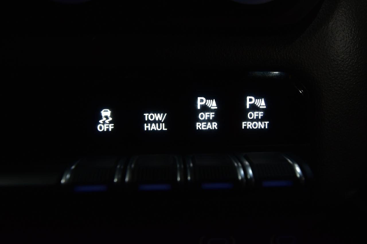 RAM 1500 Big Horn 4x4 Crew Cab 5'7" Box 2020