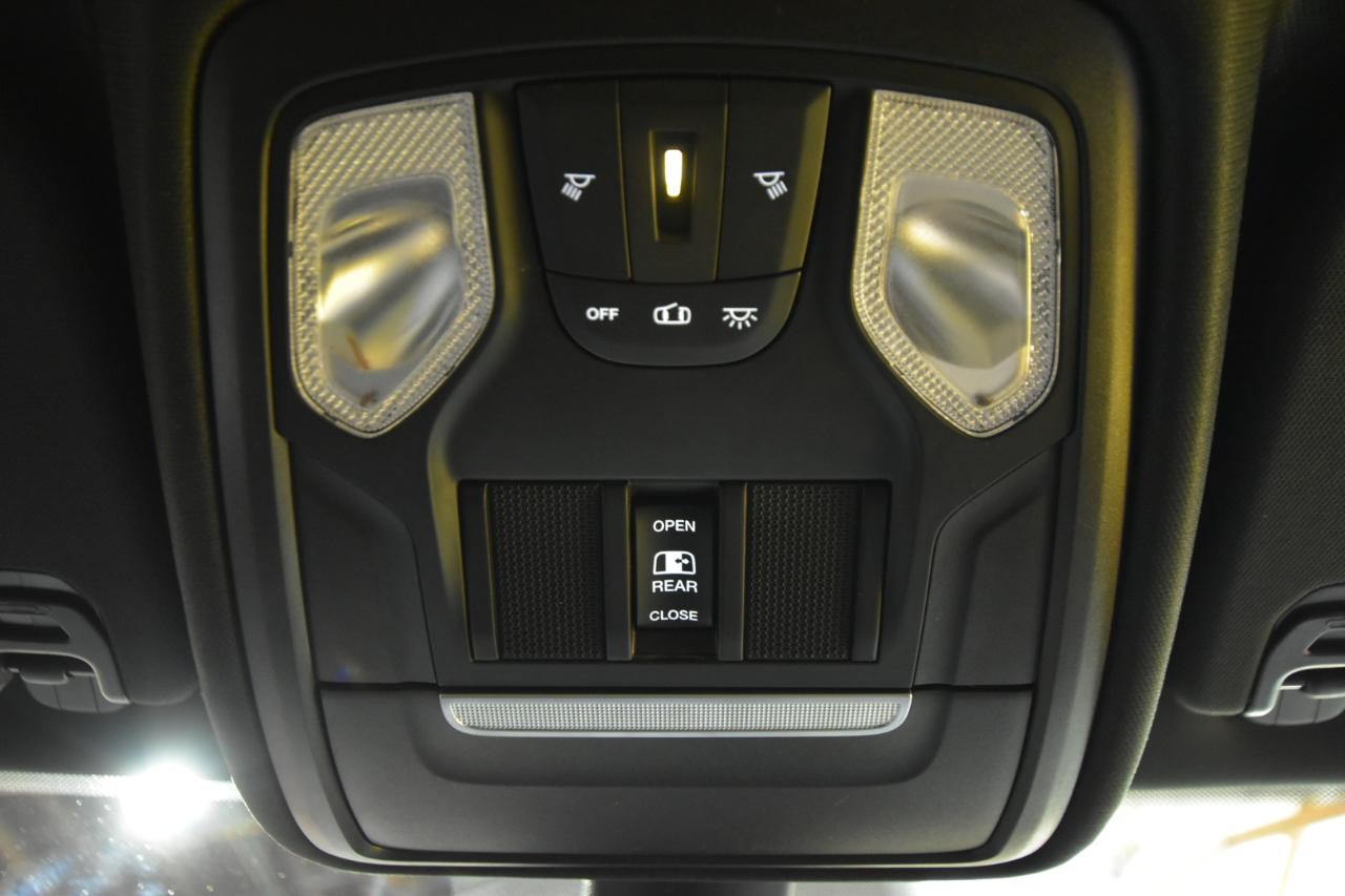 RAM 1500 Big Horn 4x4 Crew Cab 5'7" Box 2020