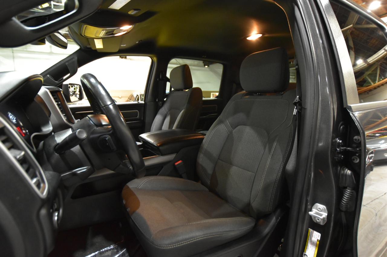 RAM 1500 Big Horn 4x4 Crew Cab 5'7" Box 2020