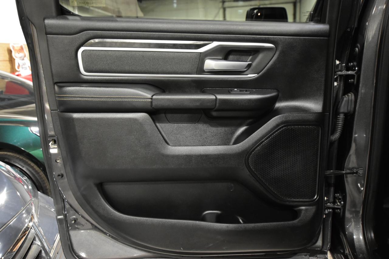 RAM 1500 Big Horn 4x4 Crew Cab 5'7" Box 2020