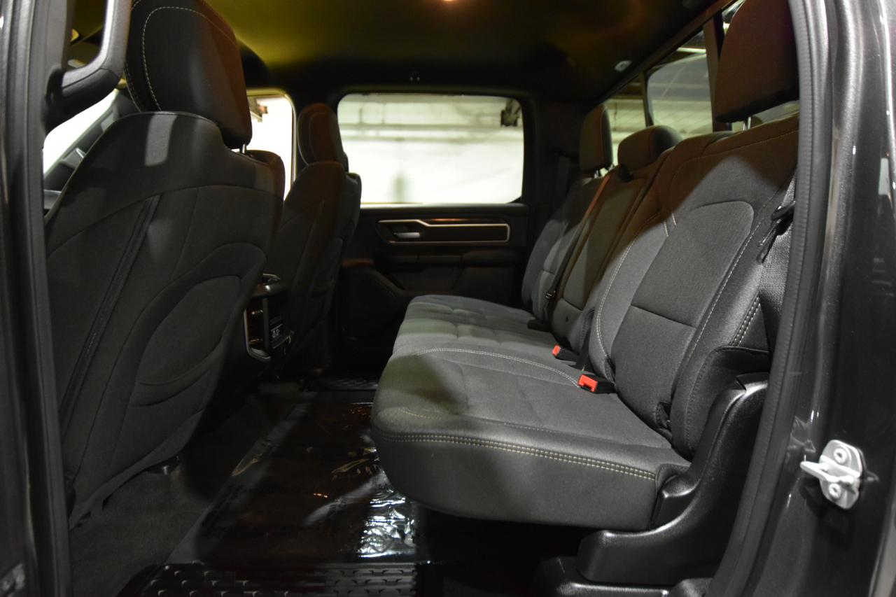 RAM 1500 Big Horn 4x4 Crew Cab 5'7" Box 2020