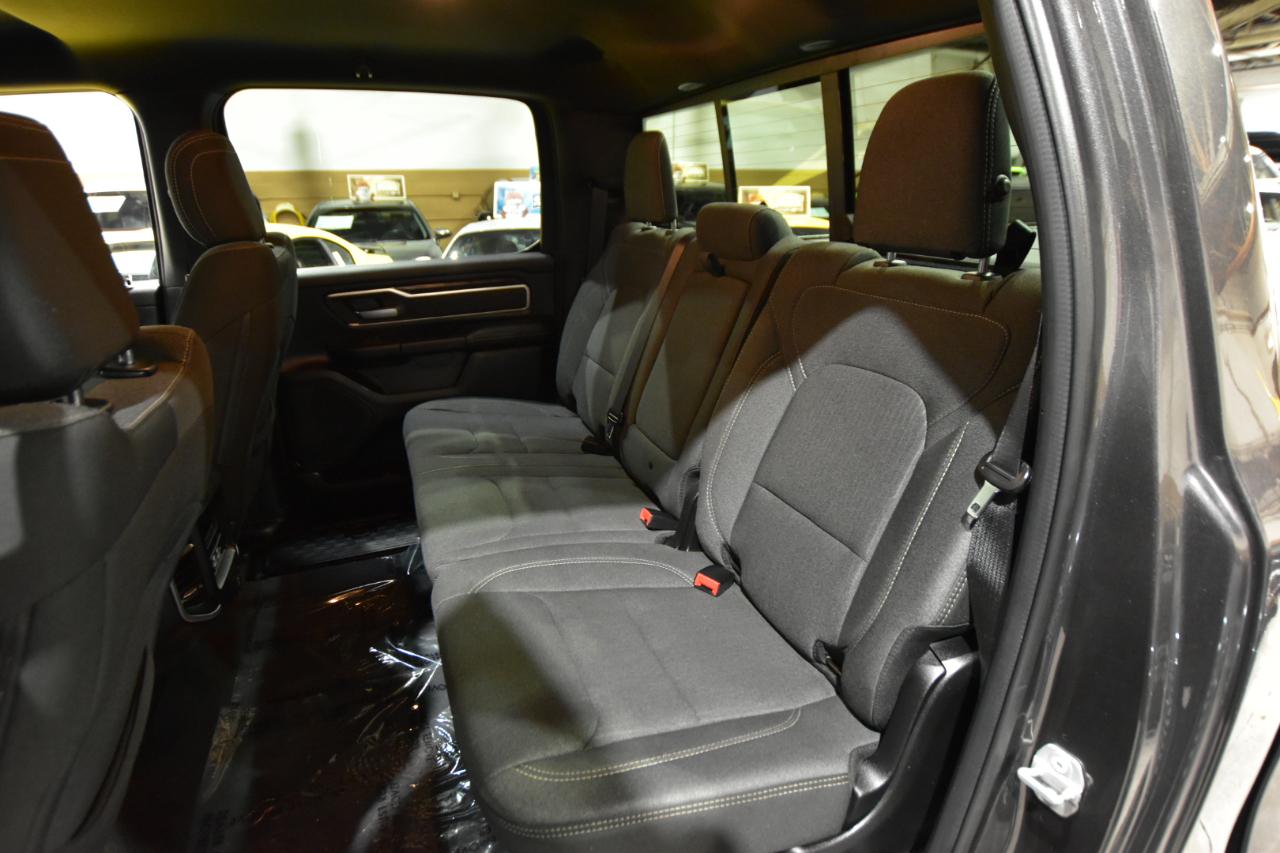 RAM 1500 Big Horn 4x4 Crew Cab 5'7" Box 2020