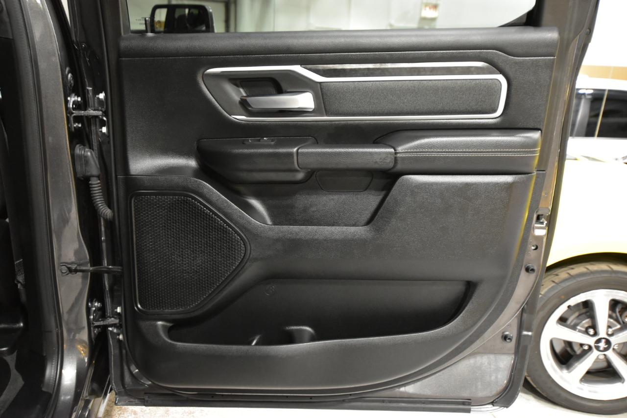 RAM 1500 Big Horn 4x4 Crew Cab 5'7" Box 2020