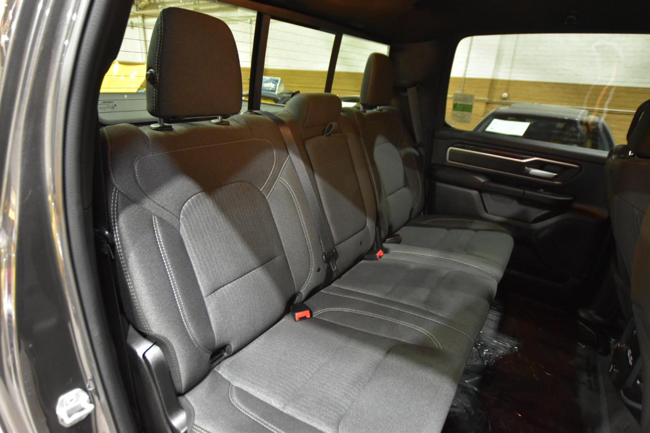 RAM 1500 Big Horn 4x4 Crew Cab 5'7" Box 2020