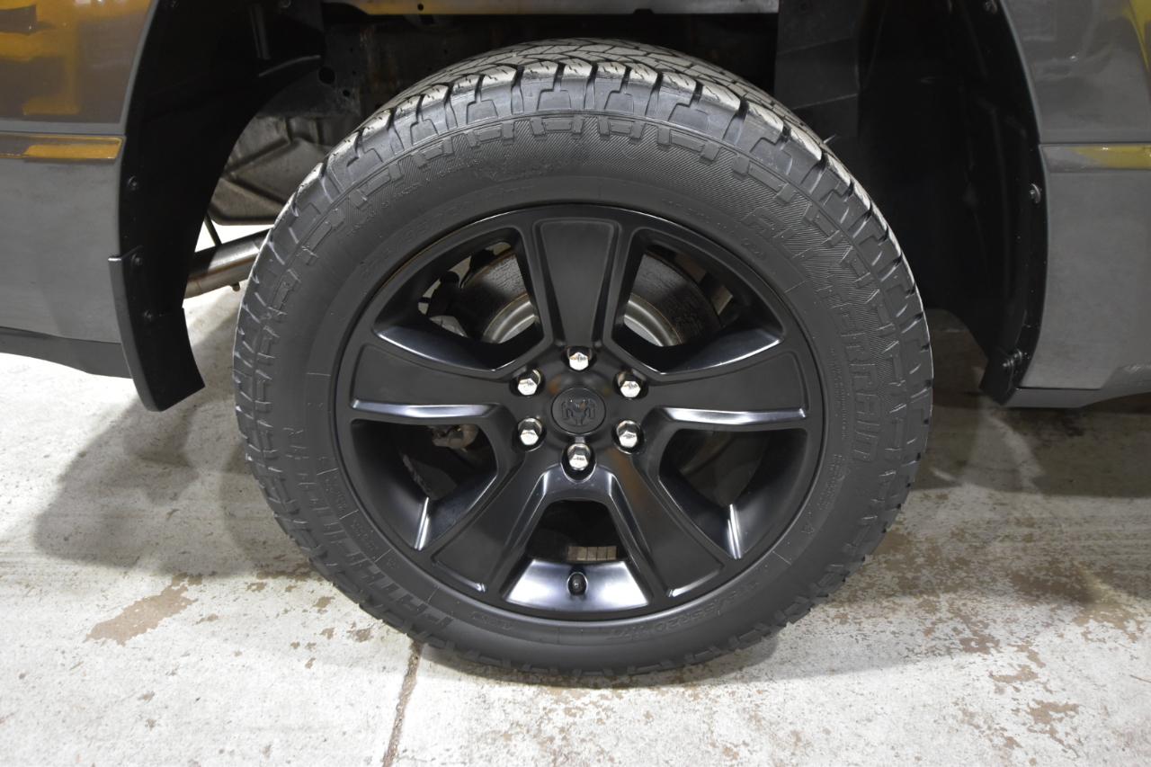 RAM 1500 Big Horn 4x4 Crew Cab 5'7" Box 2020