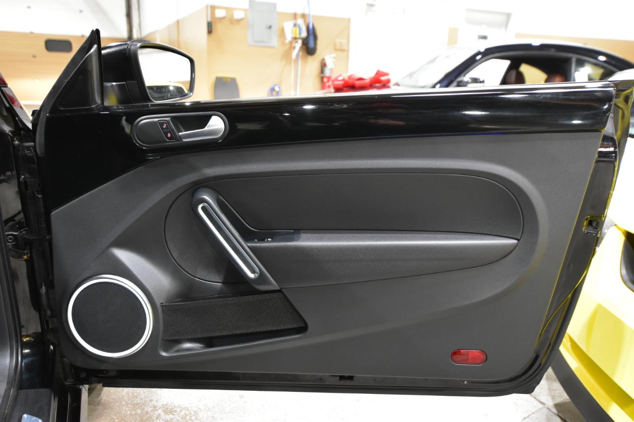 Volkswagen Beetle 2dr Cpe Man 2.5L PZEV 2012