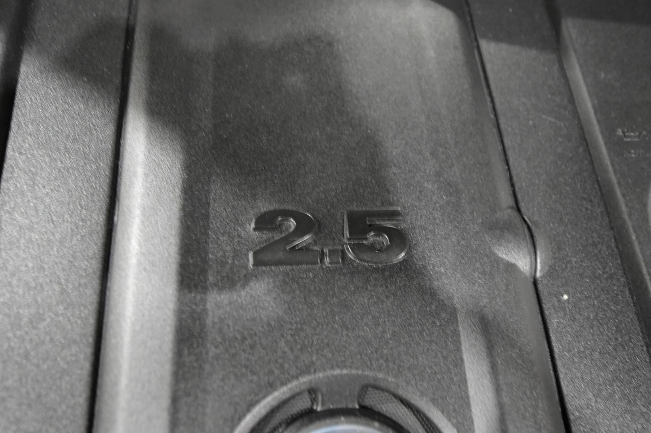 Volkswagen Beetle 2dr Cpe Man 2.5L PZEV 2012