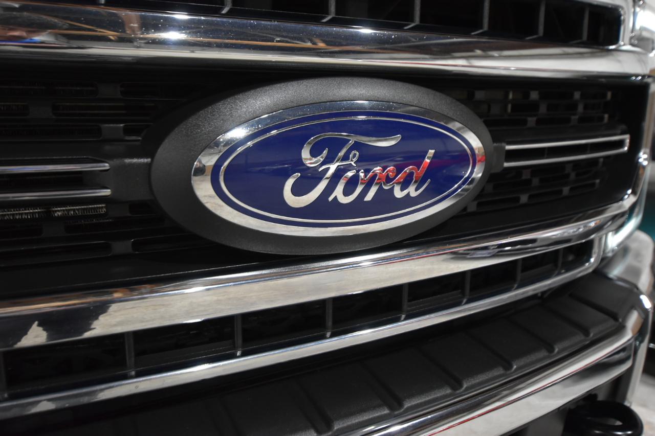 Ford Super Duty F-350 DRW Lariat 4WD Crew Cab 8' Box 2020