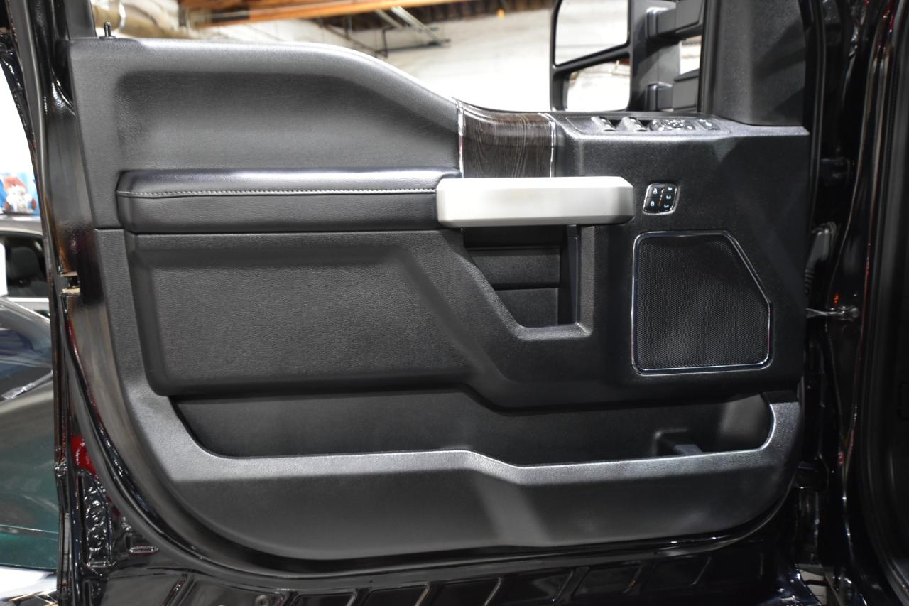 Ford Super Duty F-350 DRW Lariat 4WD Crew Cab 8' Box 2020