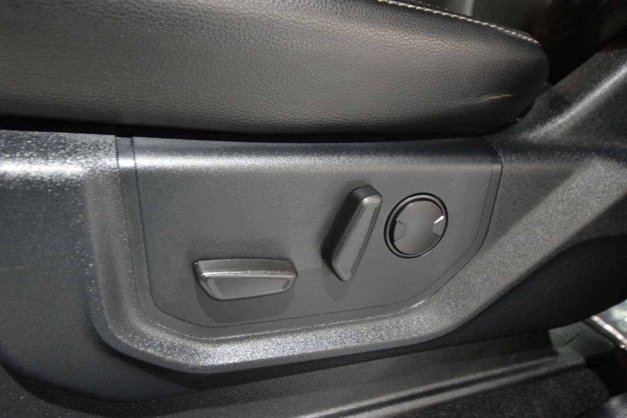 Ford Super Duty F-350 DRW Lariat 4WD Crew Cab 8' Box 2020