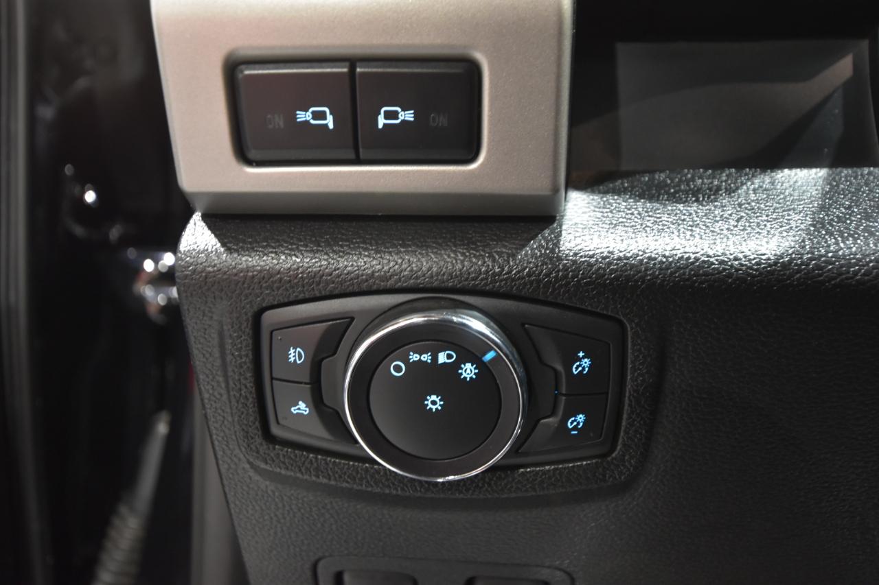 Ford Super Duty F-350 DRW Lariat 4WD Crew Cab 8' Box 2020