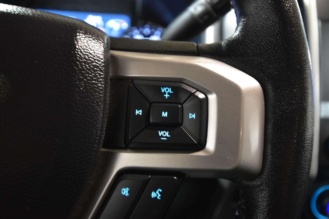 Ford Super Duty F-350 DRW Lariat 4WD Crew Cab 8' Box 2020