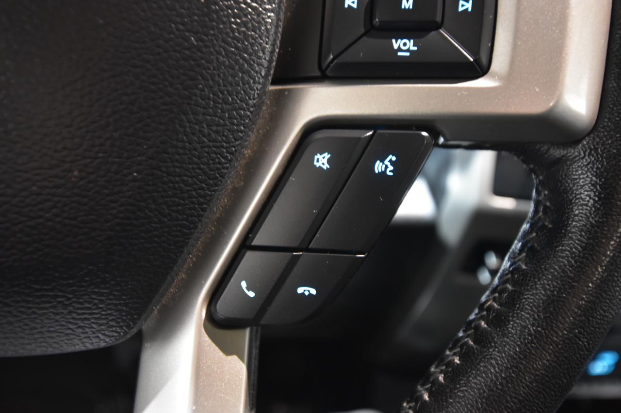 Ford Super Duty F-350 DRW Lariat 4WD Crew Cab 8' Box 2020