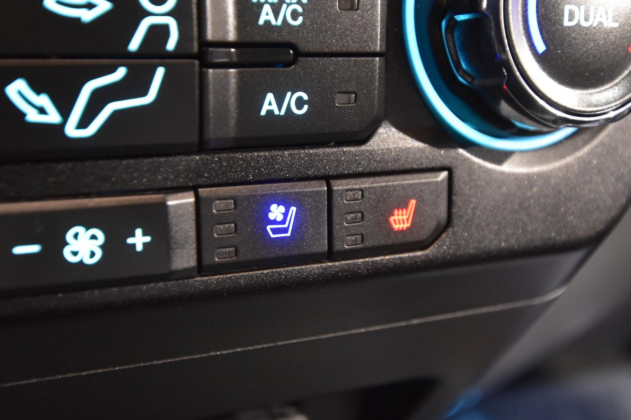 Ford Super Duty F-350 DRW Lariat 4WD Crew Cab 8' Box 2020