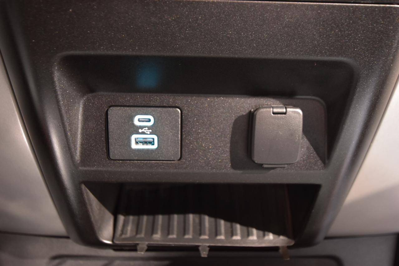 Ford Super Duty F-350 DRW Lariat 4WD Crew Cab 8' Box 2020