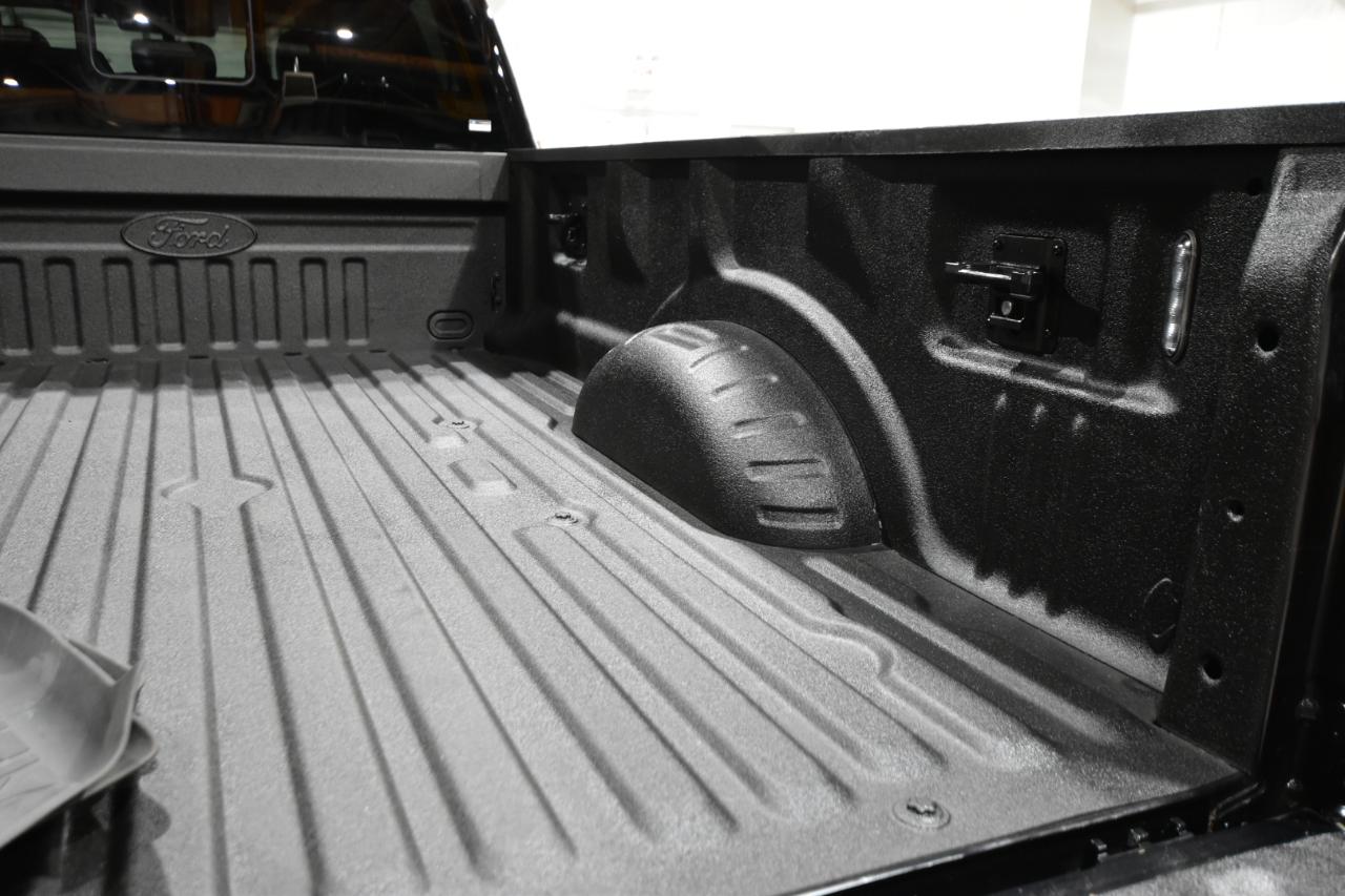 Ford Super Duty F-350 DRW Lariat 4WD Crew Cab 8' Box 2020