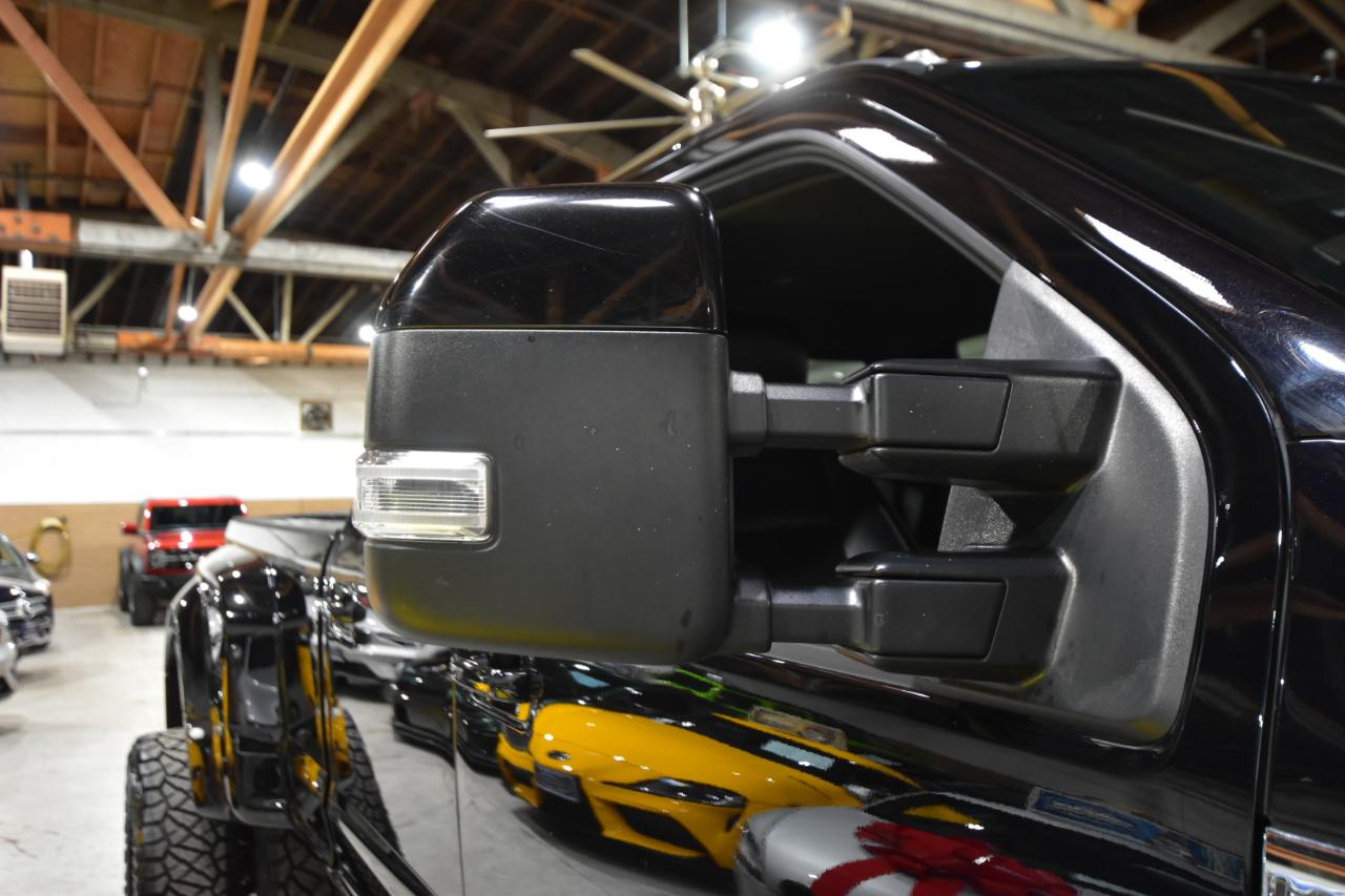 Ford Super Duty F-350 DRW Lariat 4WD Crew Cab 8' Box 2020