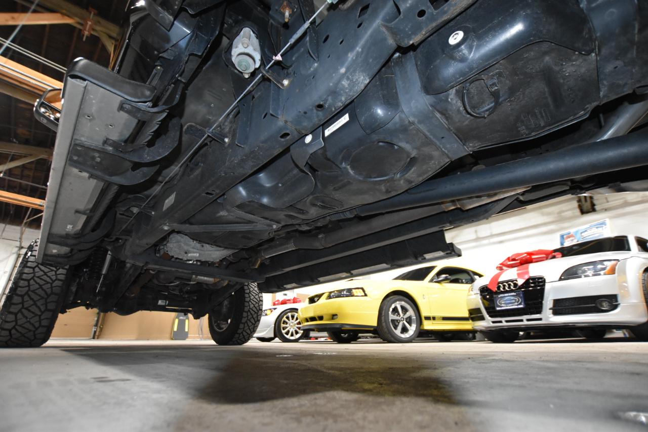 Ford Super Duty F-350 DRW Lariat 4WD Crew Cab 8' Box 2020