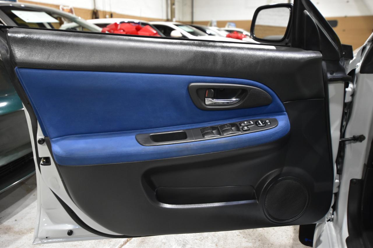 Subaru Impreza Sedan (Natl) 2.5 WRX STi w/Gold Wheels 2005