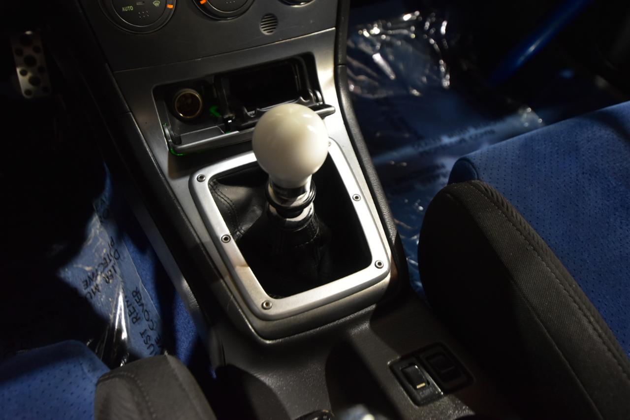 Subaru Impreza Sedan (Natl) 2.5 WRX STi w/Gold Wheels 2005