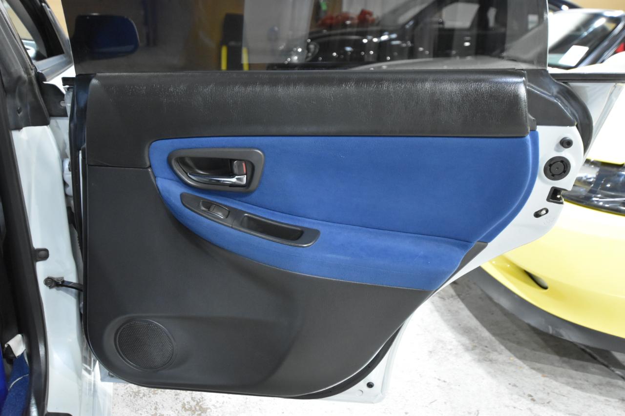 Subaru Impreza Sedan (Natl) 2.5 WRX STi w/Gold Wheels 2005