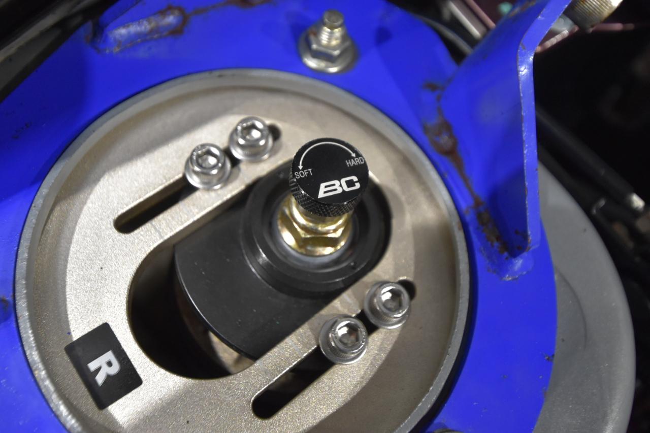 Subaru Impreza Sedan (Natl) 2.5 WRX STi w/Gold Wheels 2005