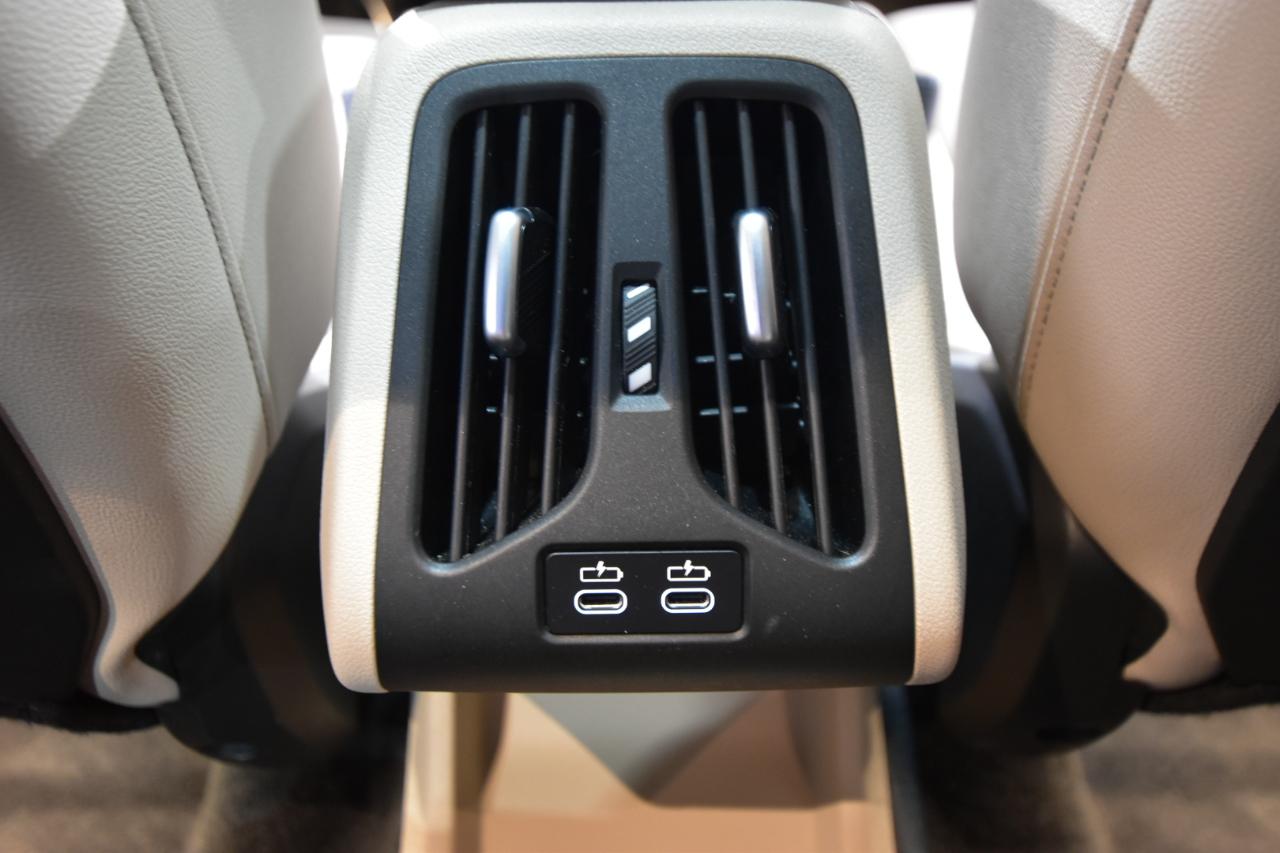 BMW X1 xDrive28i Sports Activity Vehicle 2023