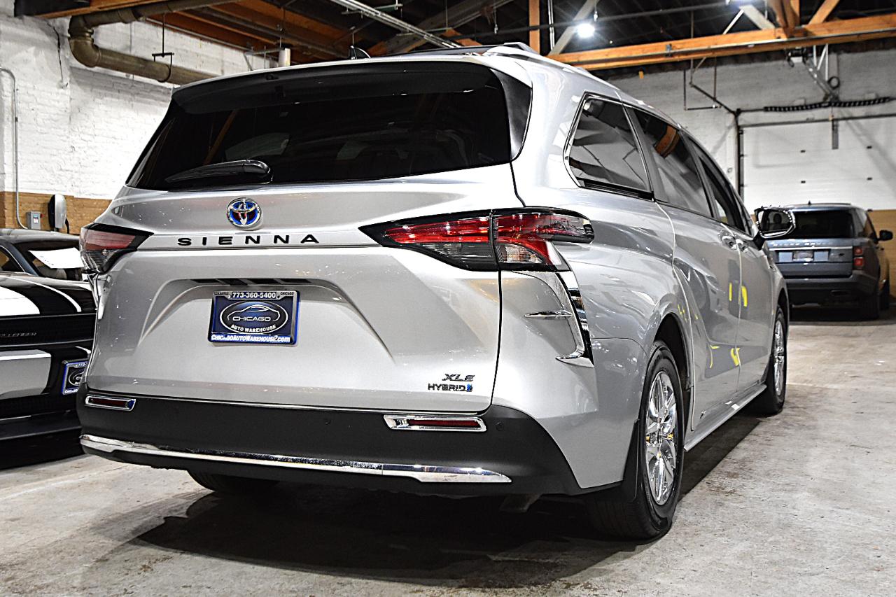 Toyota Sienna XLE FWD 8-Passenger (Natl) 2022