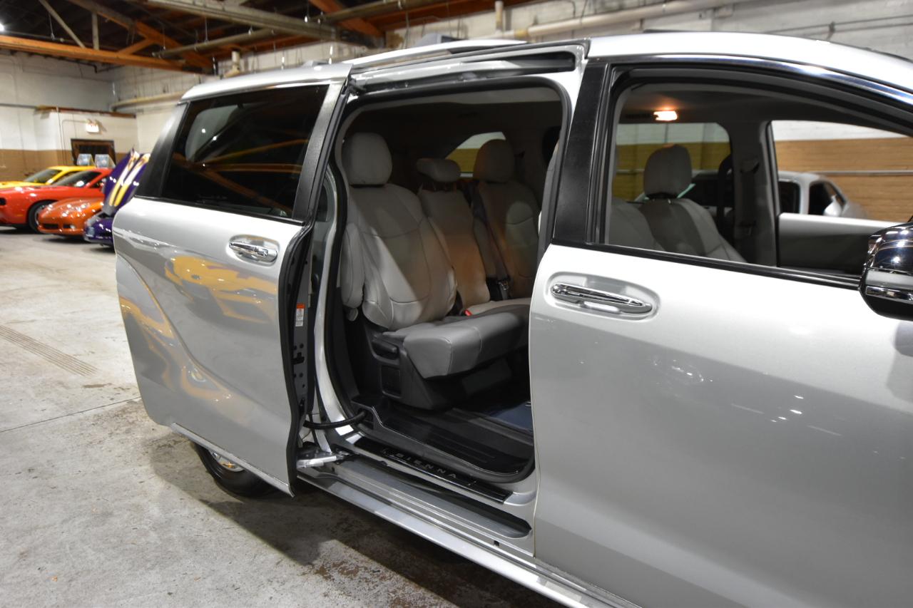 Toyota Sienna XLE FWD 8-Passenger (Natl) 2022