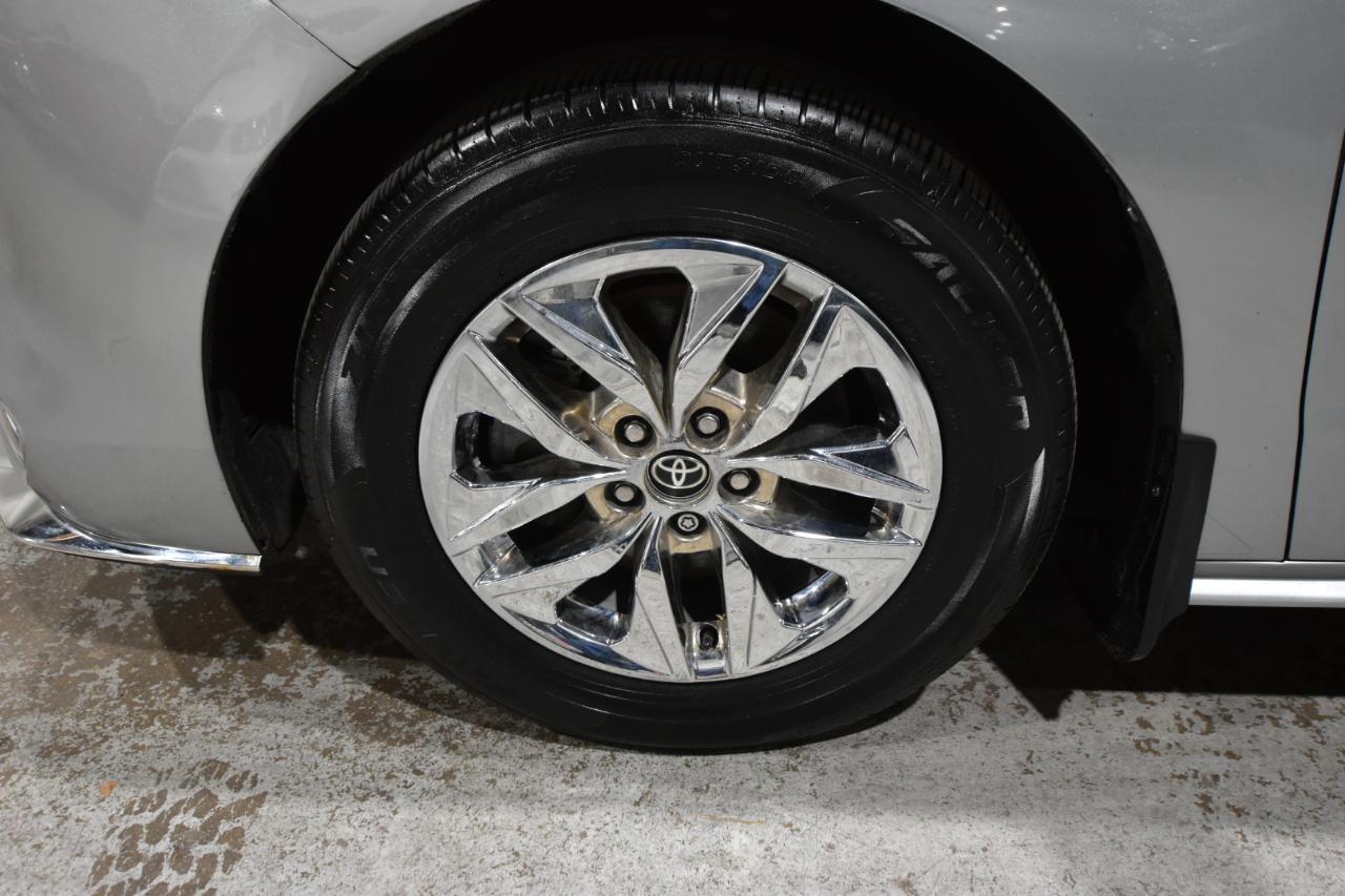 Toyota Sienna XLE FWD 8-Passenger (Natl) 2022