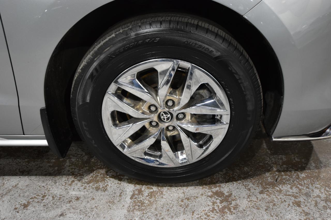 Toyota Sienna XLE FWD 8-Passenger (Natl) 2022