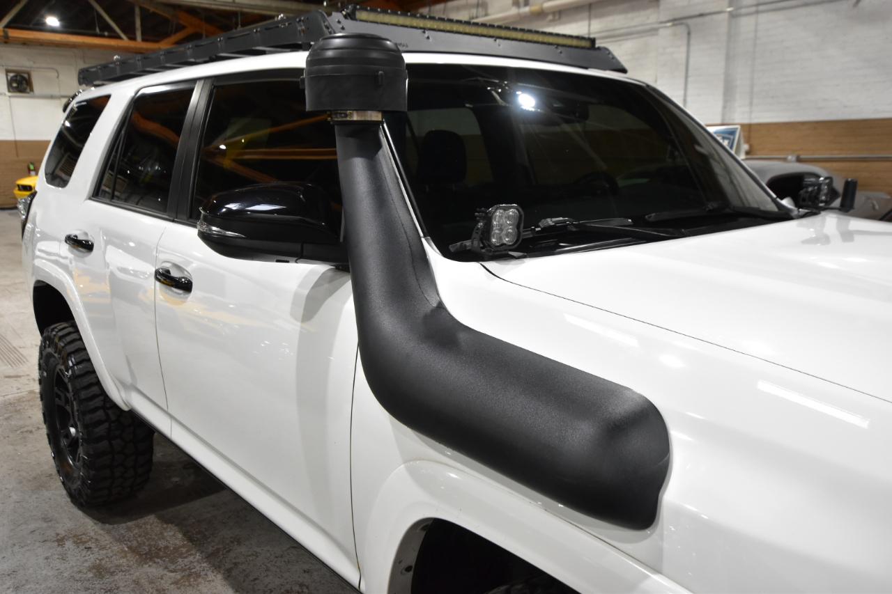 Toyota 4Runner Venture 4WD (Natl) 2021