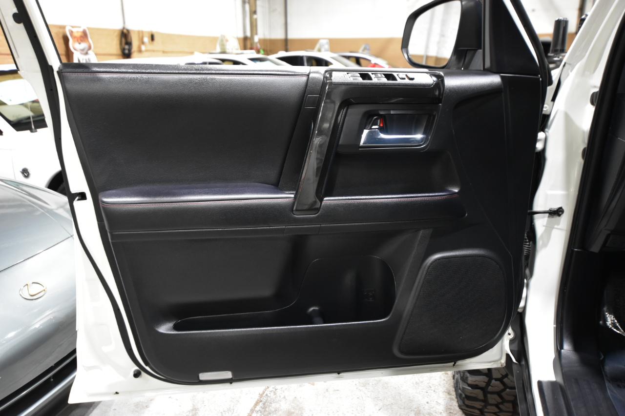 Toyota 4Runner Venture 4WD (Natl) 2021