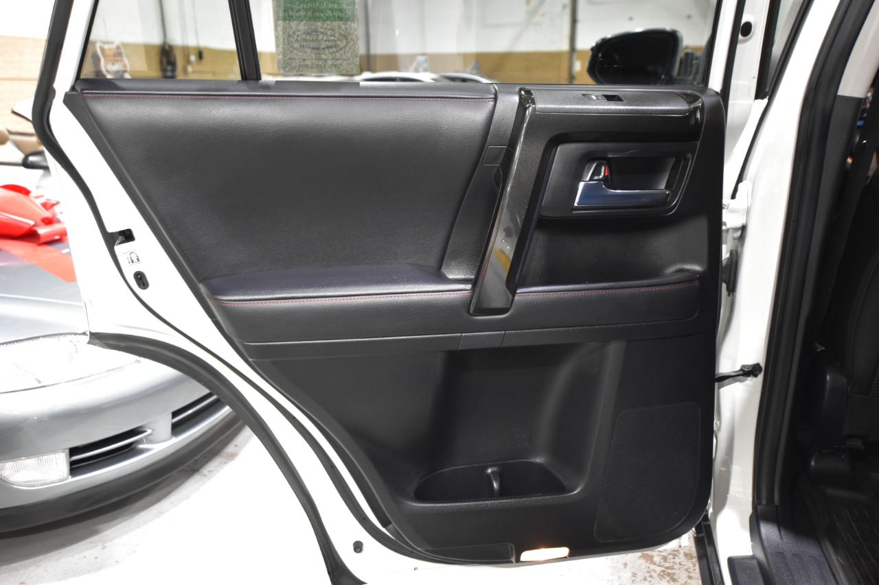 Toyota 4Runner Venture 4WD (Natl) 2021