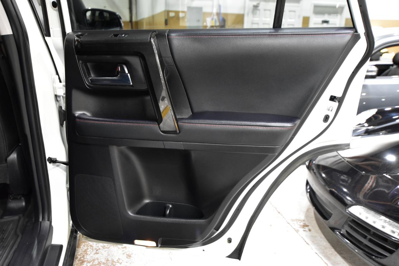 Toyota 4Runner Venture 4WD (Natl) 2021