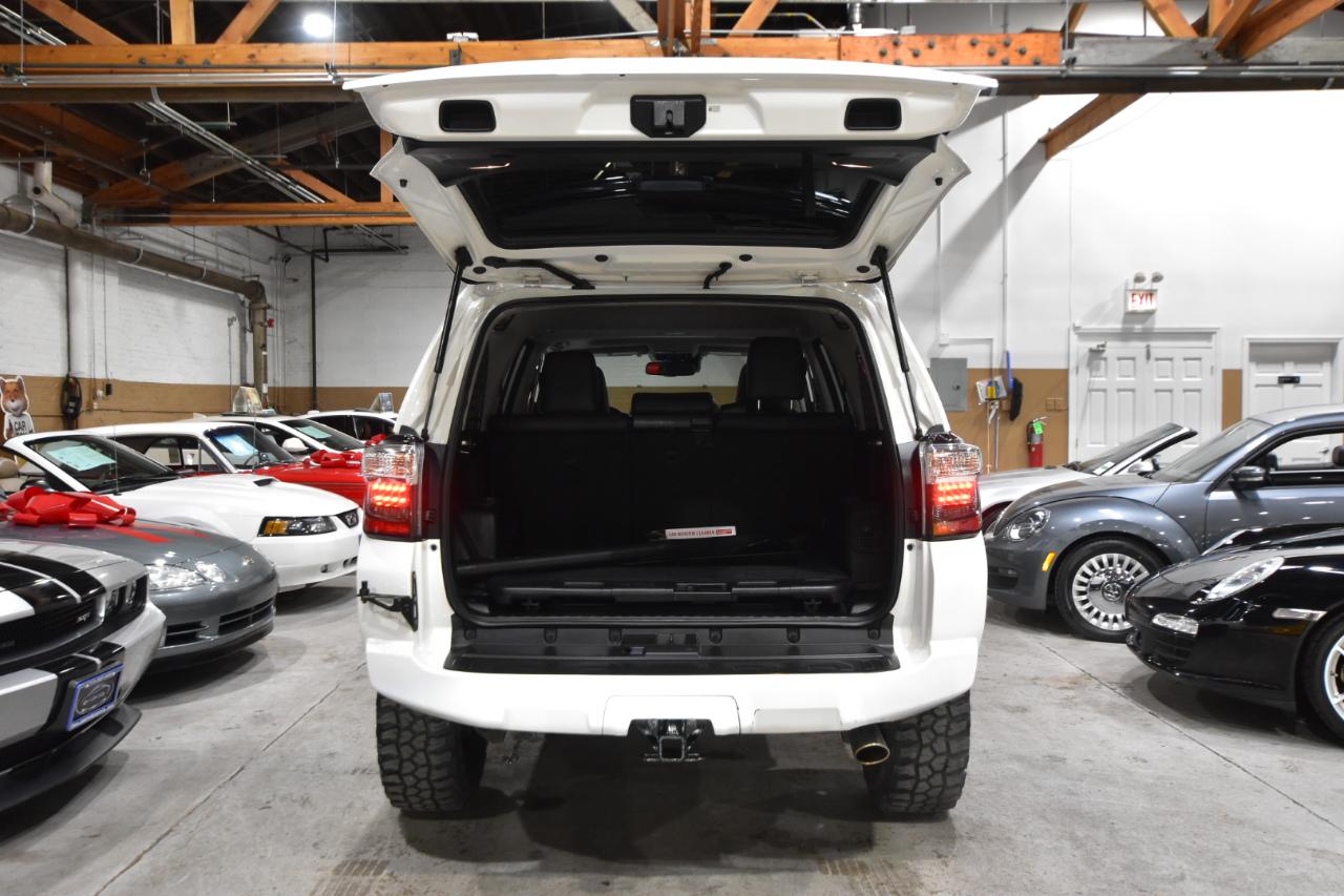 Toyota 4Runner Venture 4WD (Natl) 2021