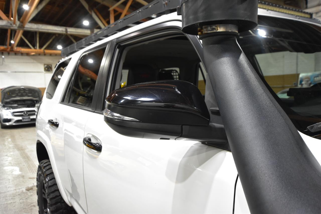 Toyota 4Runner Venture 4WD (Natl) 2021