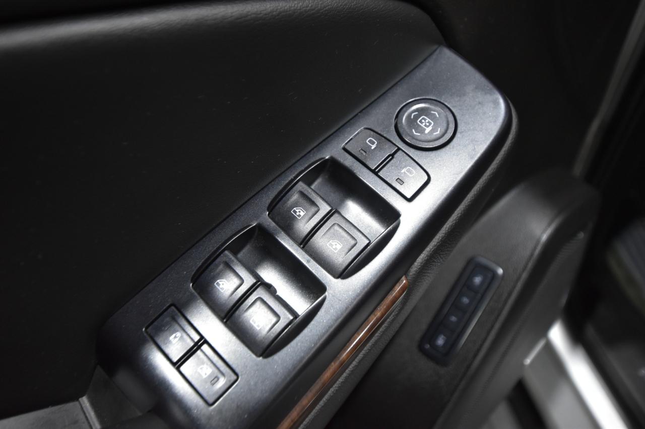 Chevrolet Suburban 4WD 4dr LT 2015