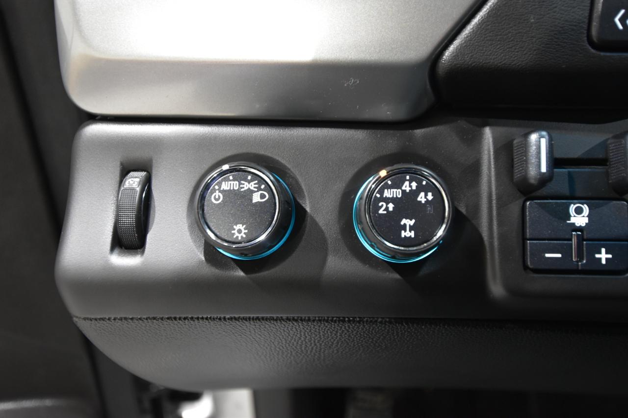 Chevrolet Suburban 4WD 4dr LT 2015