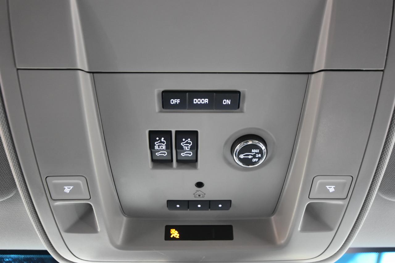 Chevrolet Suburban 4WD 4dr LT 2015