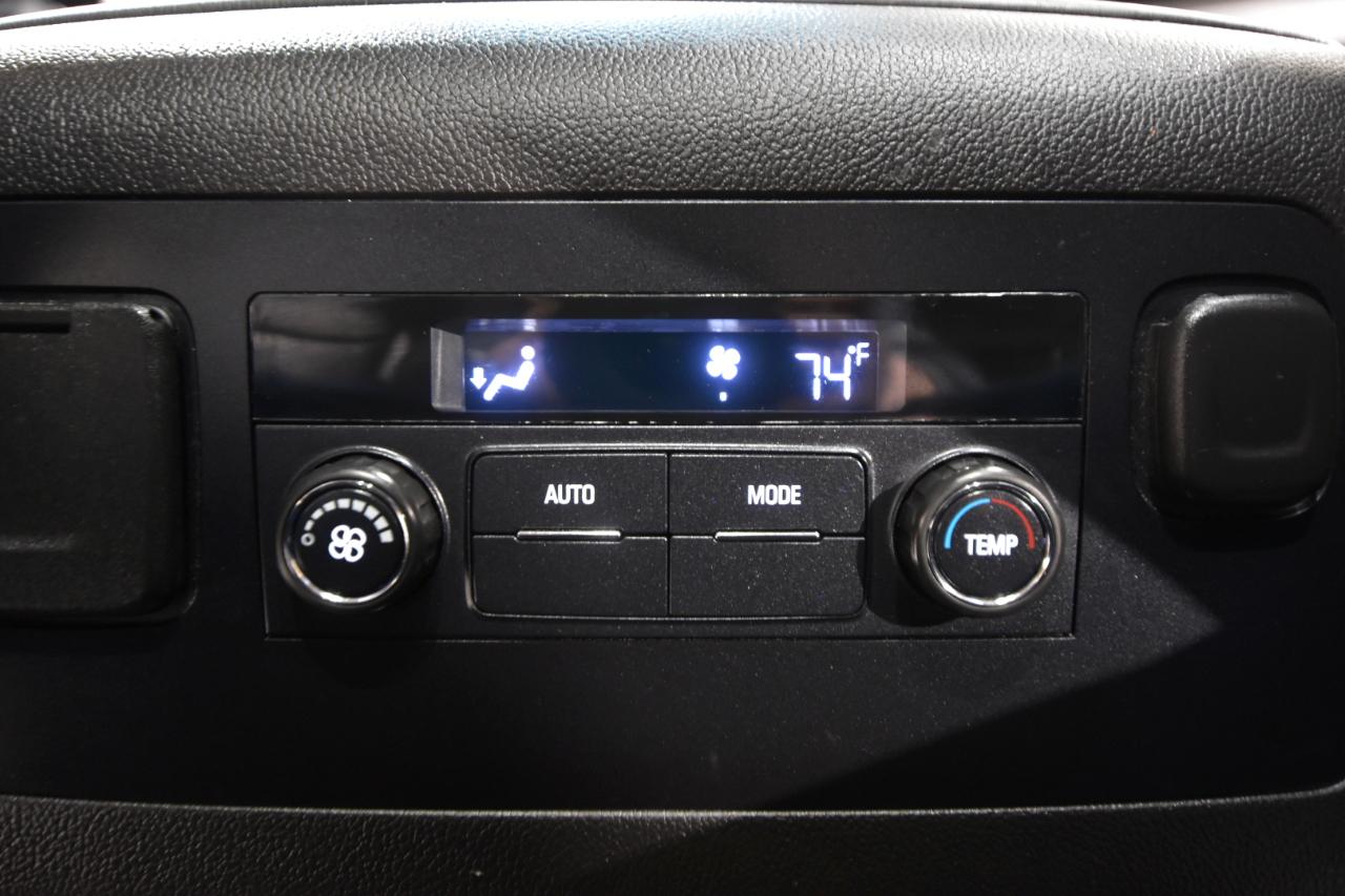 Chevrolet Suburban 4WD 4dr LT 2015