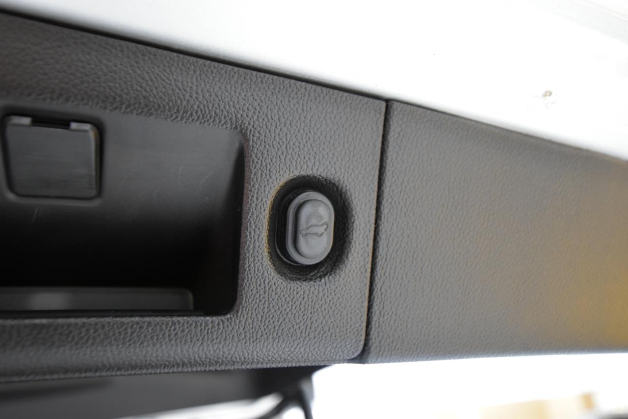 Chevrolet Suburban 4WD 4dr LT 2015