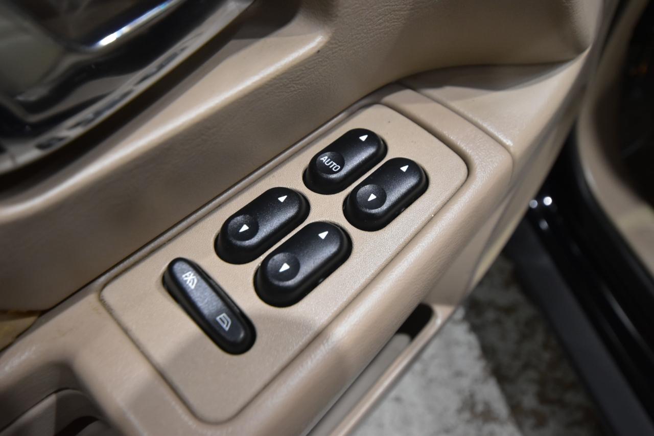 Ford Taurus 4dr Sdn SEL 2000