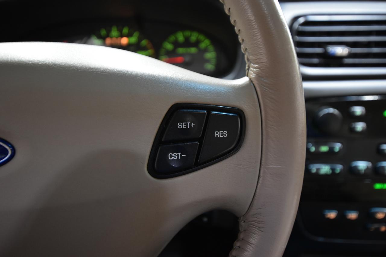 Ford Taurus 4dr Sdn SEL 2000