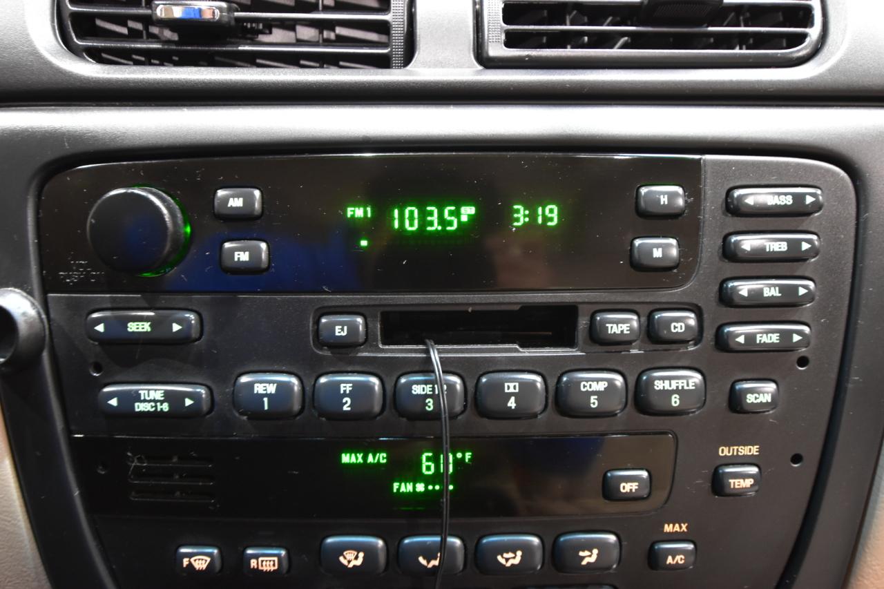 Ford Taurus 4dr Sdn SEL 2000