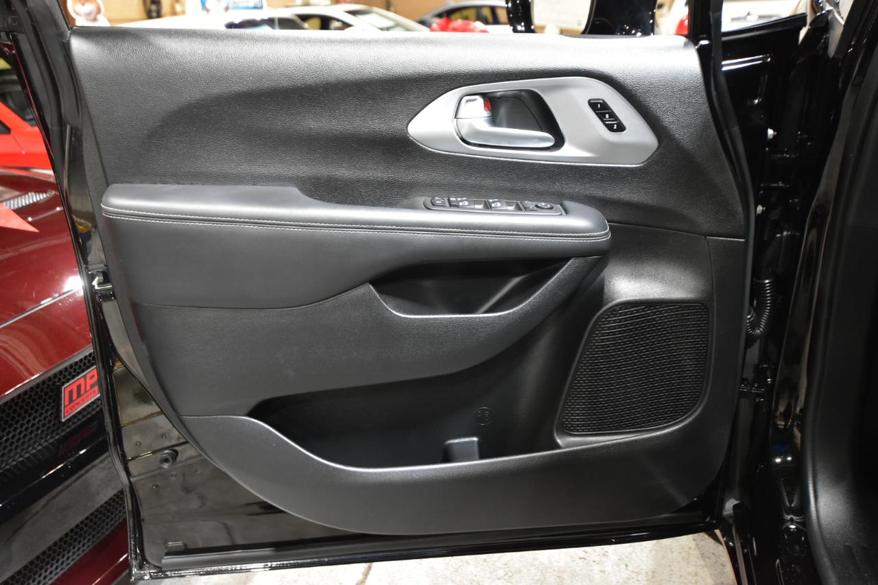 Chrysler Pacifica Touring L AWD 2024