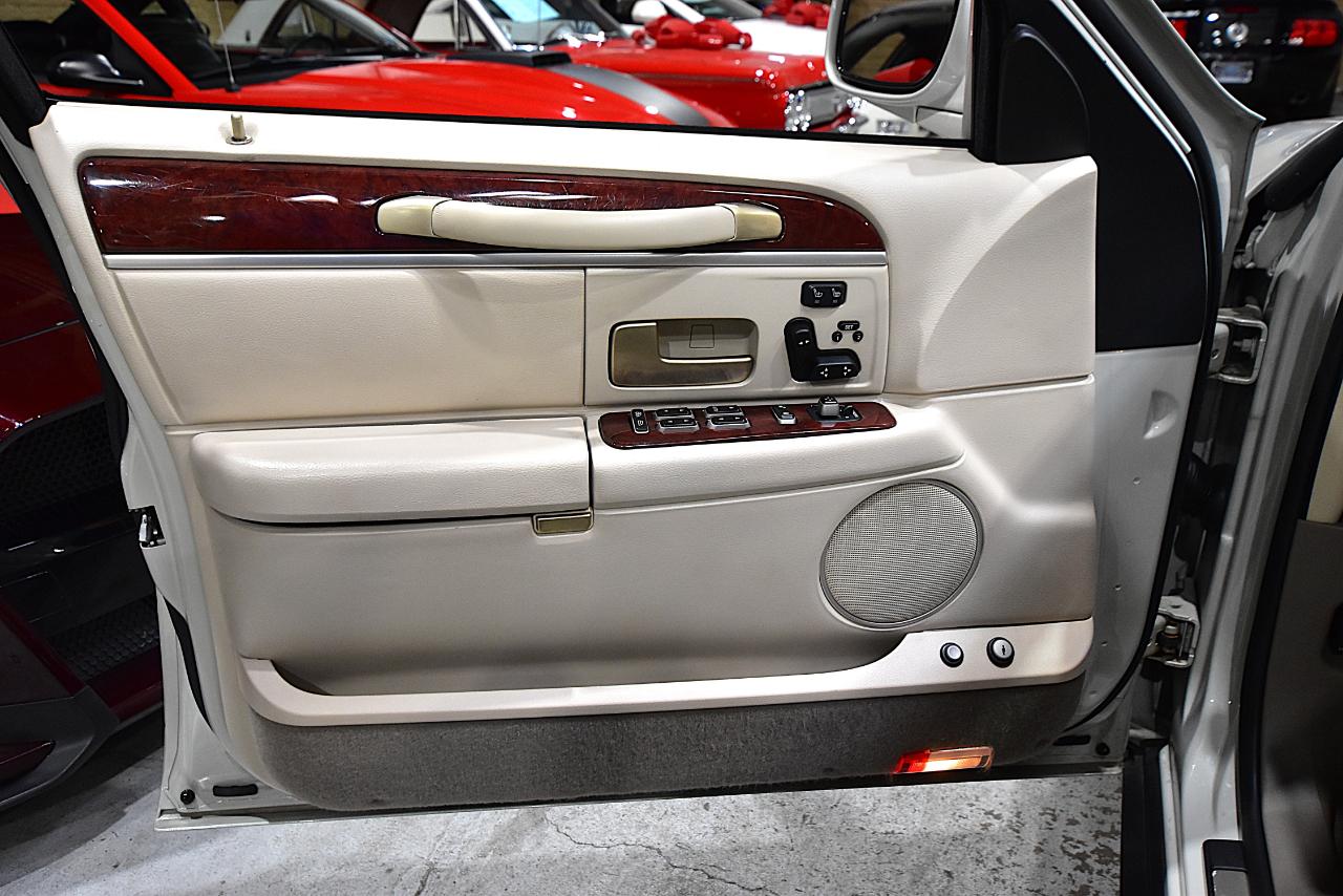 Lincoln Town Car 4dr Sdn Signature Limited 2005