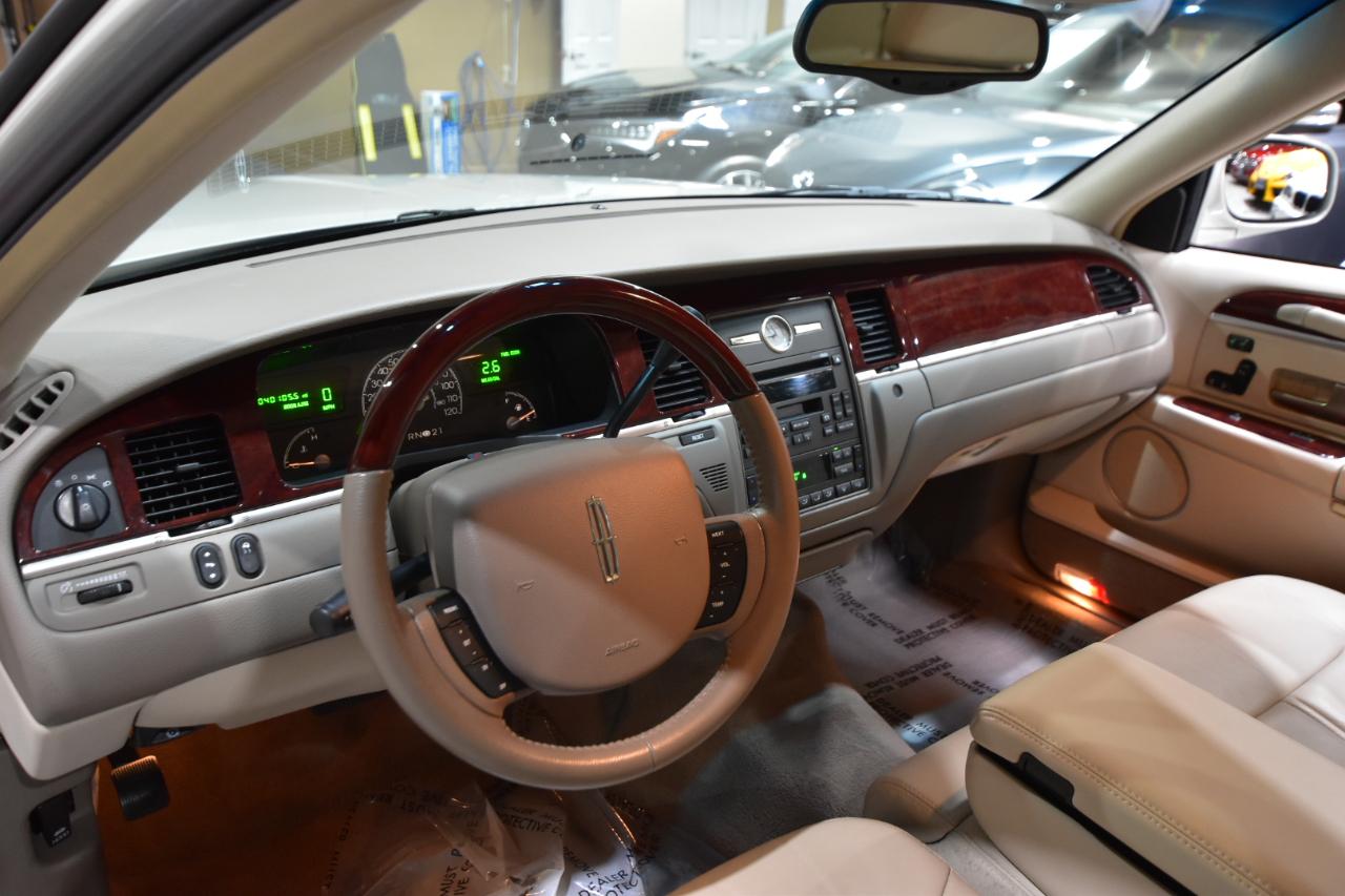 Lincoln Town Car 4dr Sdn Signature Limited 2005